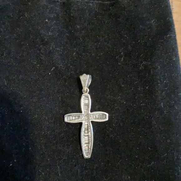 Authentic - 10K Cross Pendant. - Picture 5 of 5